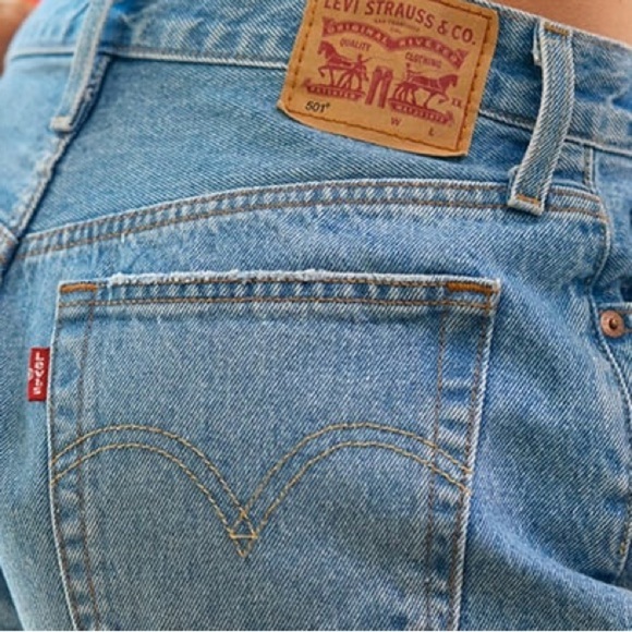 Levi's® 501 Original High Rise Distressed Hem Cut Off Shorts Size 26 - Picture 9 of 9